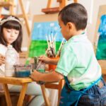 Arte y educación 1 group kids working painting landscape art class school 2